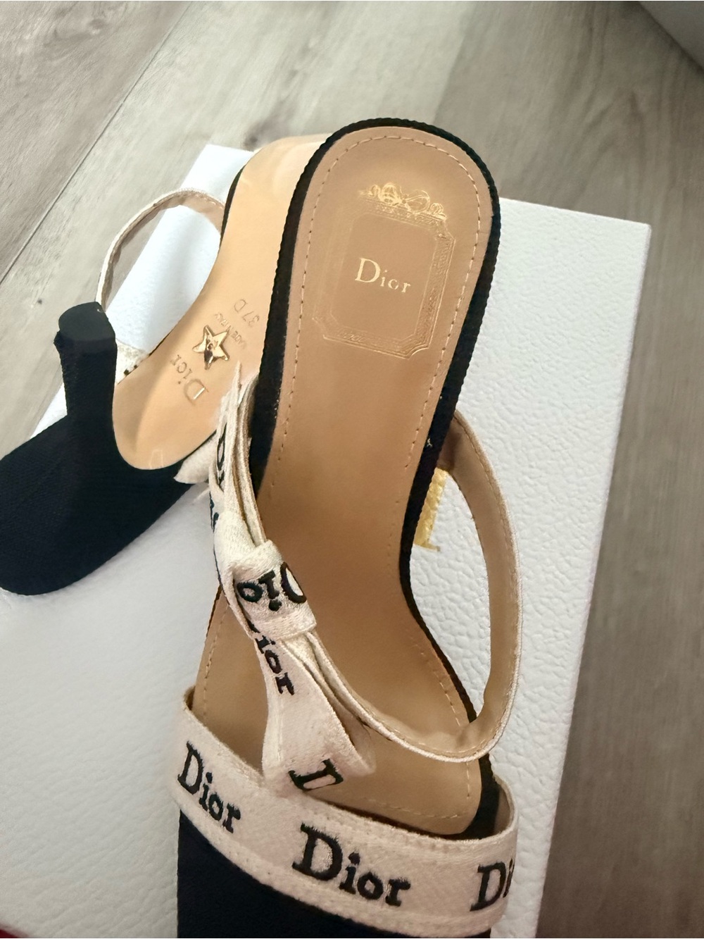 Dior Black and Cream Logo Bow Heel Slides - Picture 6 of 12